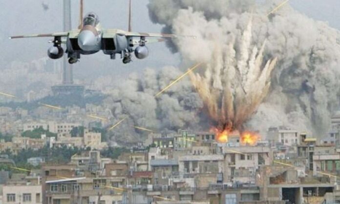 US-Airstrike-in-Syria Μαχητικό αεροσκάφος βομβαρδίζει τη Συρία