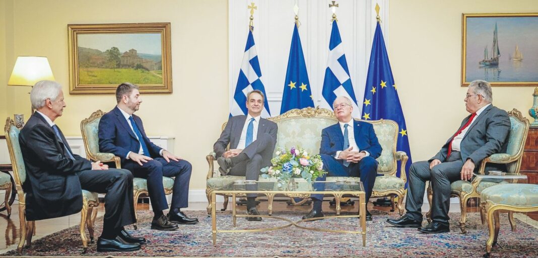 Στιγμιότυπο από τη δεξίωση για τα 52α γενέθλια από την αποκατάσταση της δημοκρατίας