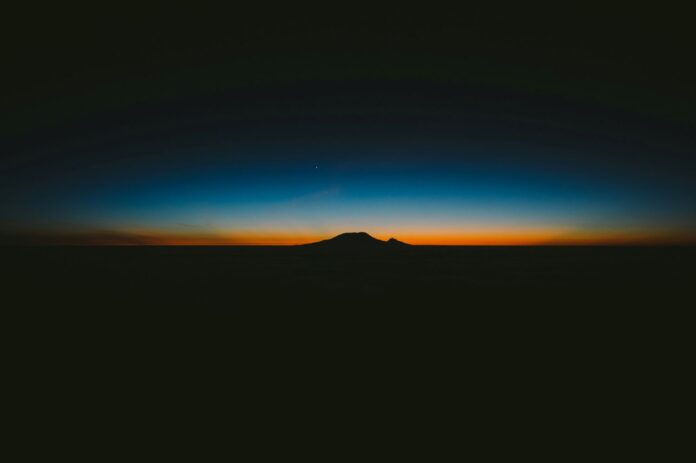 elliott-engelmann-DjlKxYFJlTc-unsplash Σκοτεινός ορίζοντας
