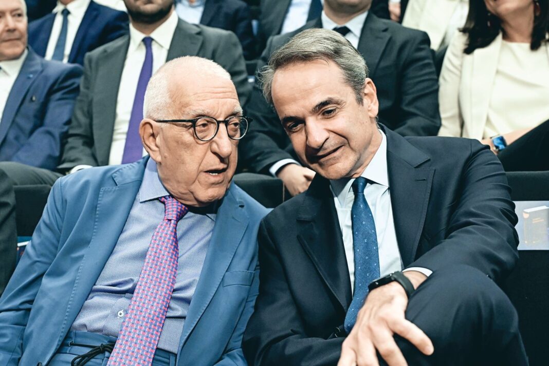 Στιγμιότυπο με τον Κυριάκο Μητσοτάκη και τον Νικήτα Κακλαμάνη
