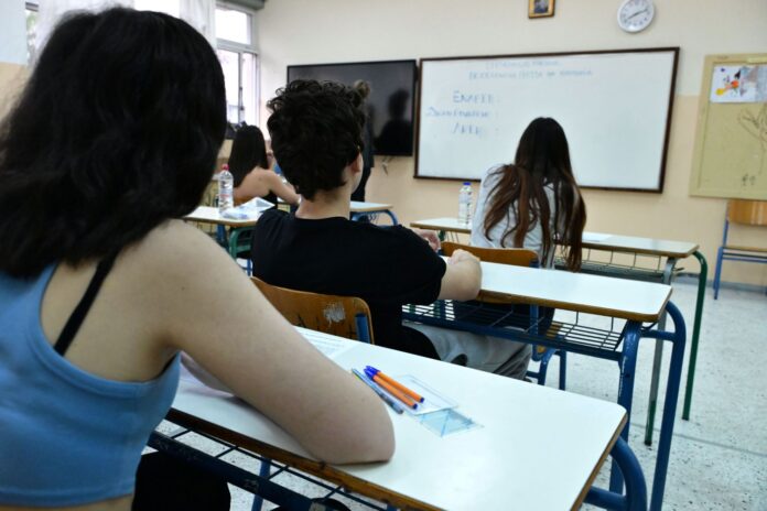 Μαθητές εξετάζονται στις Πανελλαδικές