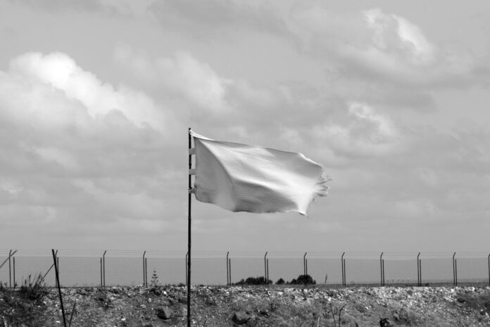pedro-farto-Yn8F9OD7p5Y-unsplash (1) Λευκή σημαία