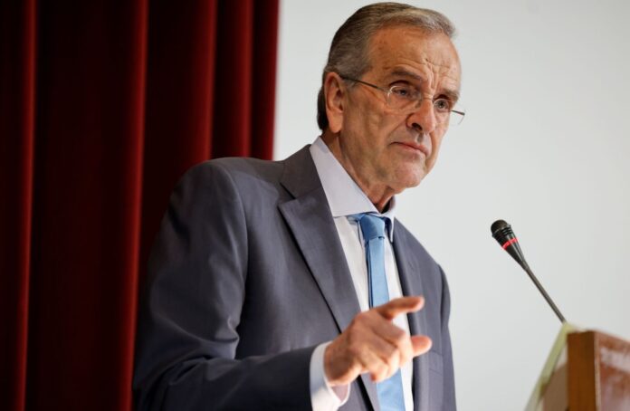 Ο Αντώνης Σαμαράς κατά τη διάρκεια ομιλίας του