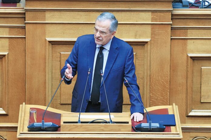 Ο Αντώνης Σαμαράς μιλάει στη Βουλή