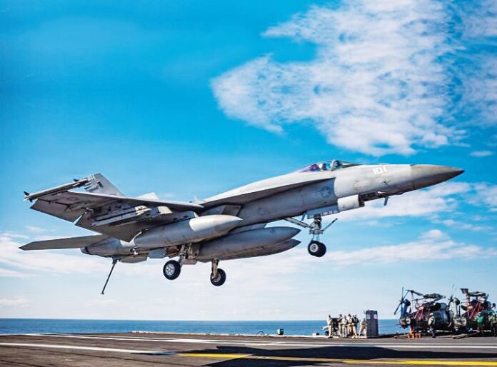 us fighter Στιγμιότυπο με αμερικανικό μαχητικό αεροσκάφος